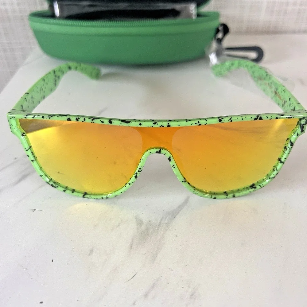 Tipsy Elves Psychic‎ Pathway Sunglasses Green Rainbow Iridescent Sport BxRR